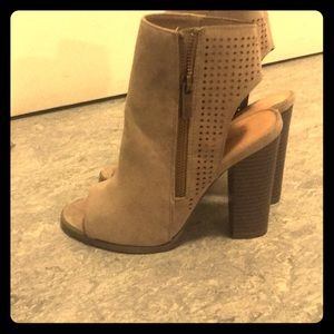 This shoes is totally new